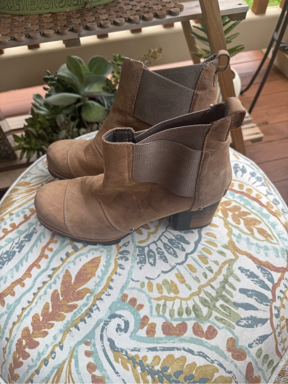 Sorel Women’s  Brown Leather Chukka Boots size 9.5